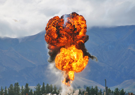  爆破、化爆、風洞試驗